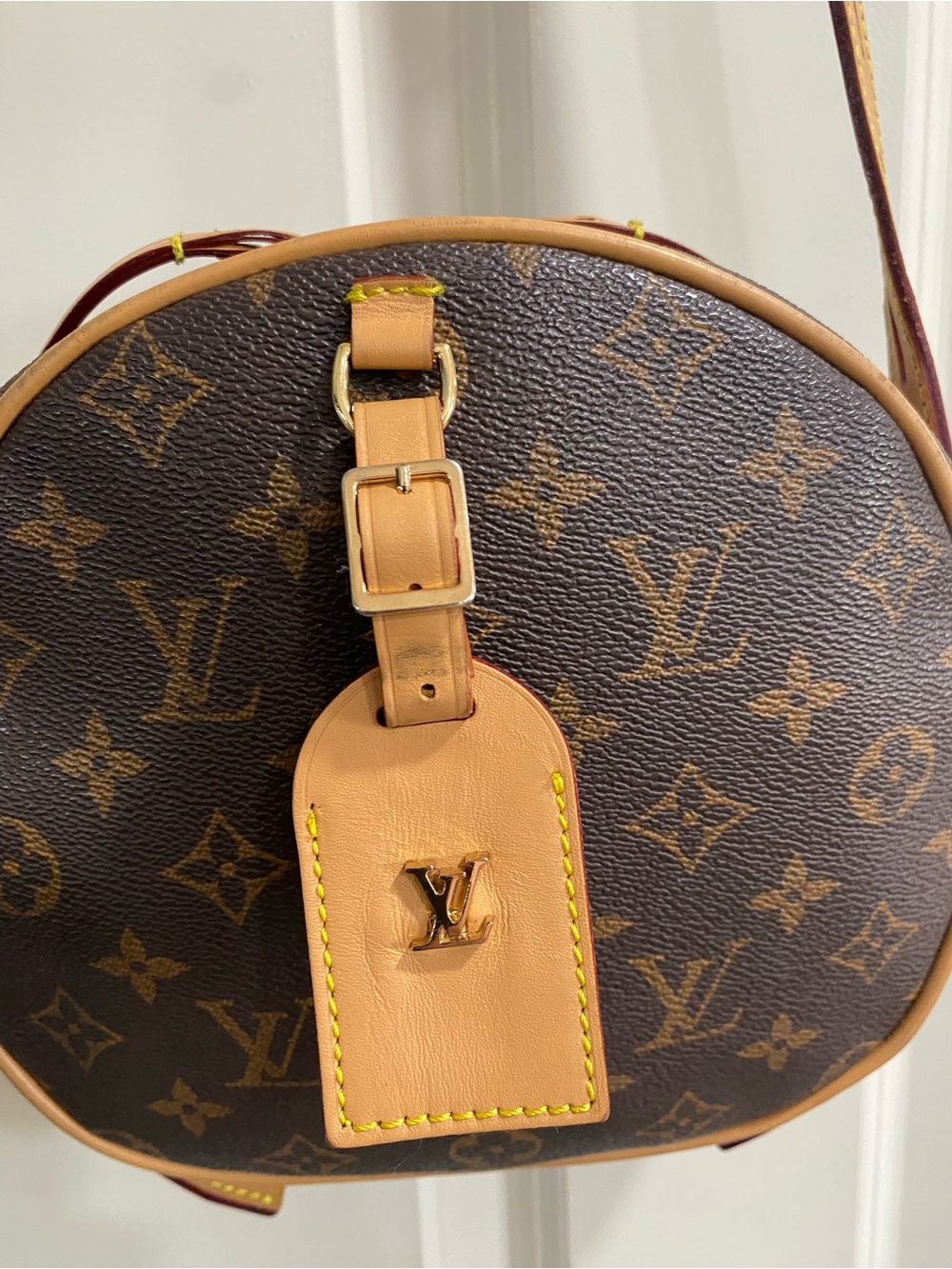 Round Crossbody in Brown and Tan🌺Authenticity Not Guaranteed 🌺 - Picture 4 of 12